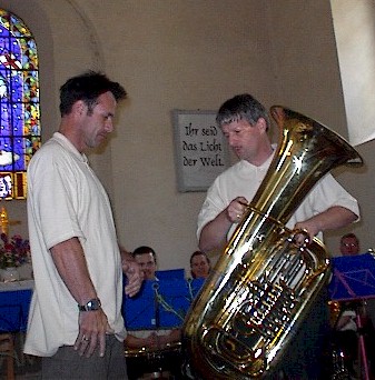 tuba1.jpg (47453 Byte)