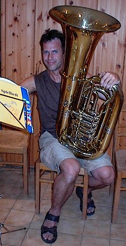tuba2.jpg (62270 Byte)